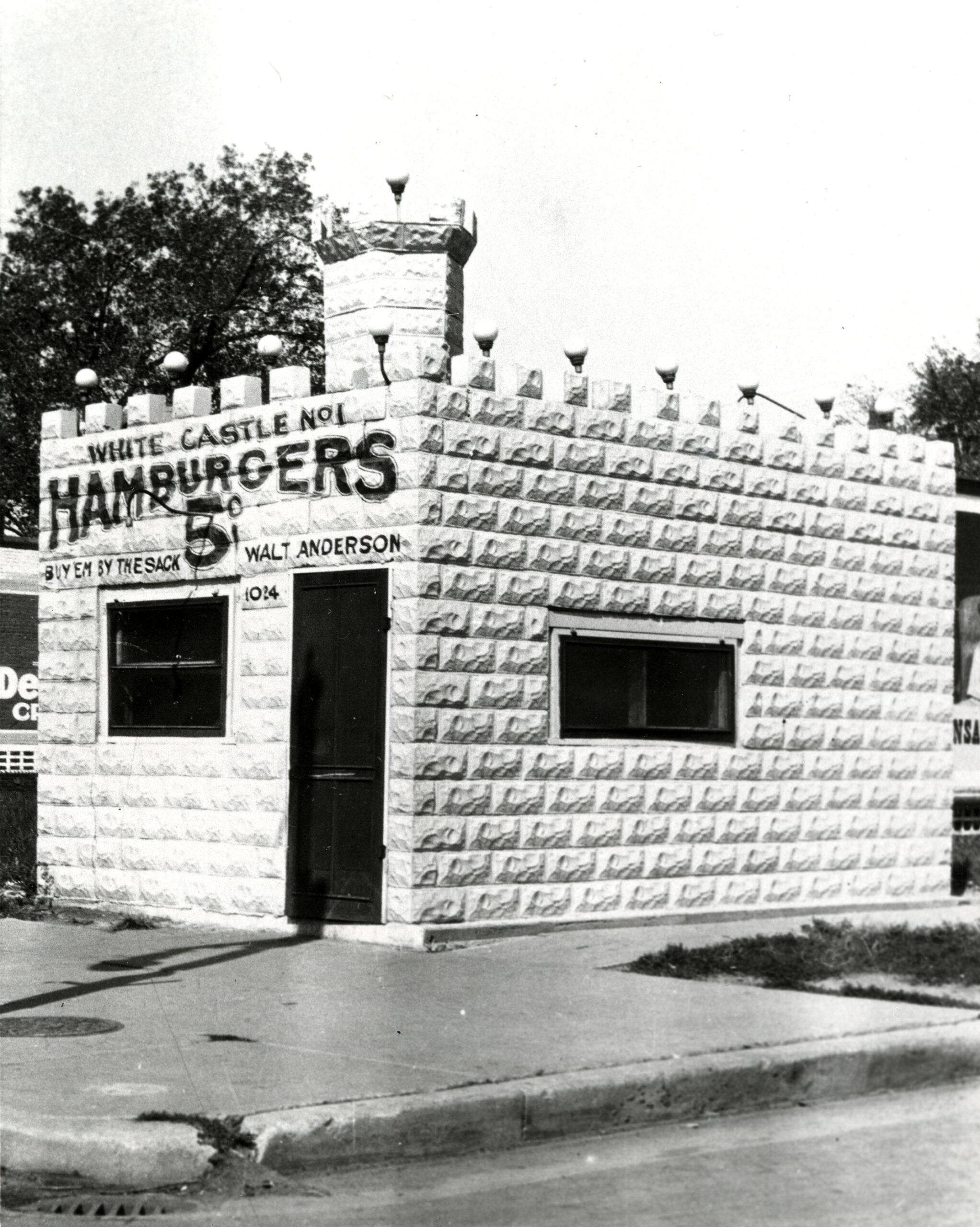 https://d3n2401vhvcfv5.cloudfront.net/_images/company/White Castle/1736358089585-White-Castle_1st-White-Castle-Wichita-1921-scaled.jpg